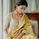 Shriya Saran Instagram - Shot by @deepak_vijay_photography Saree @vrk_heritage Blouse @sithara_kudige For @vrk_heritage store launch in Banglore