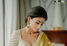 Shriya Saran Instagram - Shot by @deepak_vijay_photography Saree @vrk_heritage Blouse @sithara_kudige For @vrk_heritage store launch in Banglore