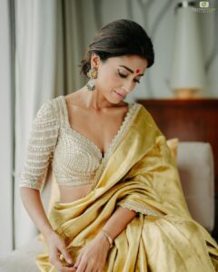 Shriya Saran Instagram - Shot by @deepak_vijay_photography Saree @vrk_heritage Blouse @sithara_kudige For @vrk_heritage store launch in Banglore