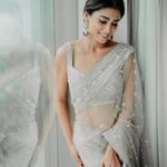 Shriya Saran Instagram - Love simplicity of this gorgeous saree . Shot by @deepak_vijay_photography Make up @makeupbymahendra7 For @prideindiaawards Wearing one of my fav @jayantireddylabel