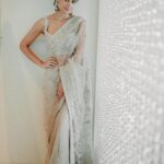 Shriya Saran Instagram - Love simplicity of this gorgeous saree . Shot by @deepak_vijay_photography Make up @makeupbymahendra7 For @prideindiaawards Wearing one of my fav @jayantireddylabel