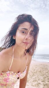 Shriya Saran Instagram - Happiness in my eyes @niraamayawellnessretreats @gtholidays.in No sleep only beach , appam , mango curry , beach , water …. Repeat