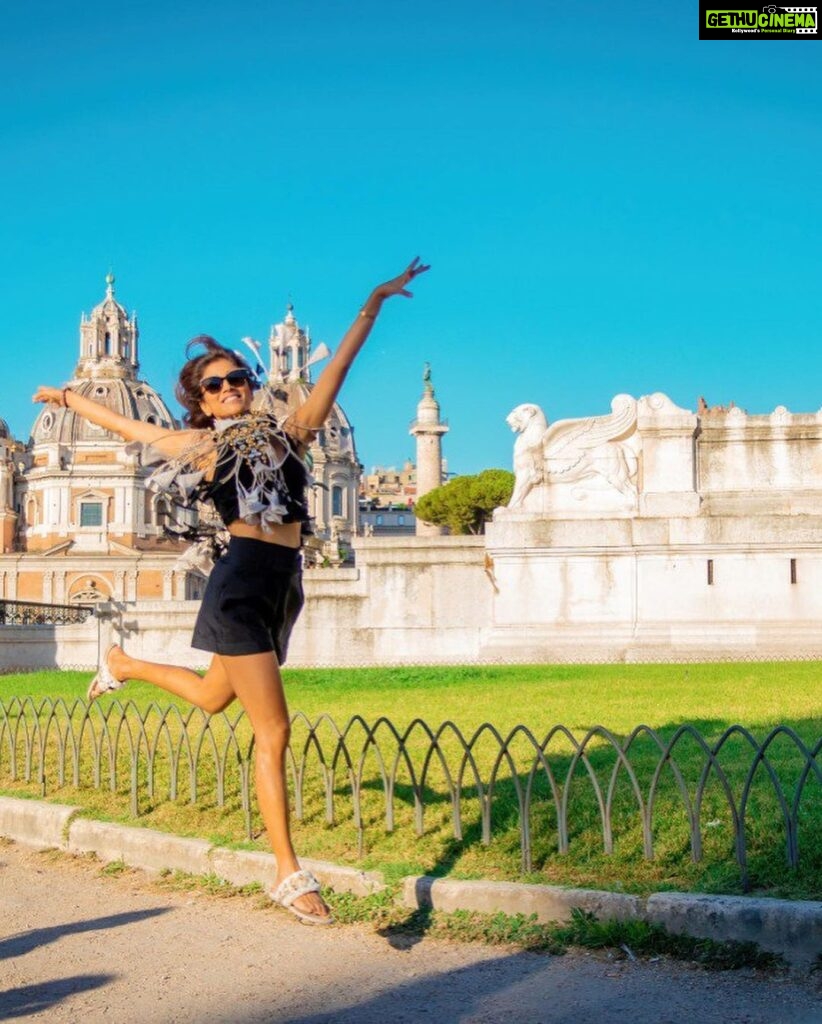 Shriya Saran Instagram - Lots of fun in Rome this summer with my magical @shriya_saran1109 and our friends @gtholidays.in