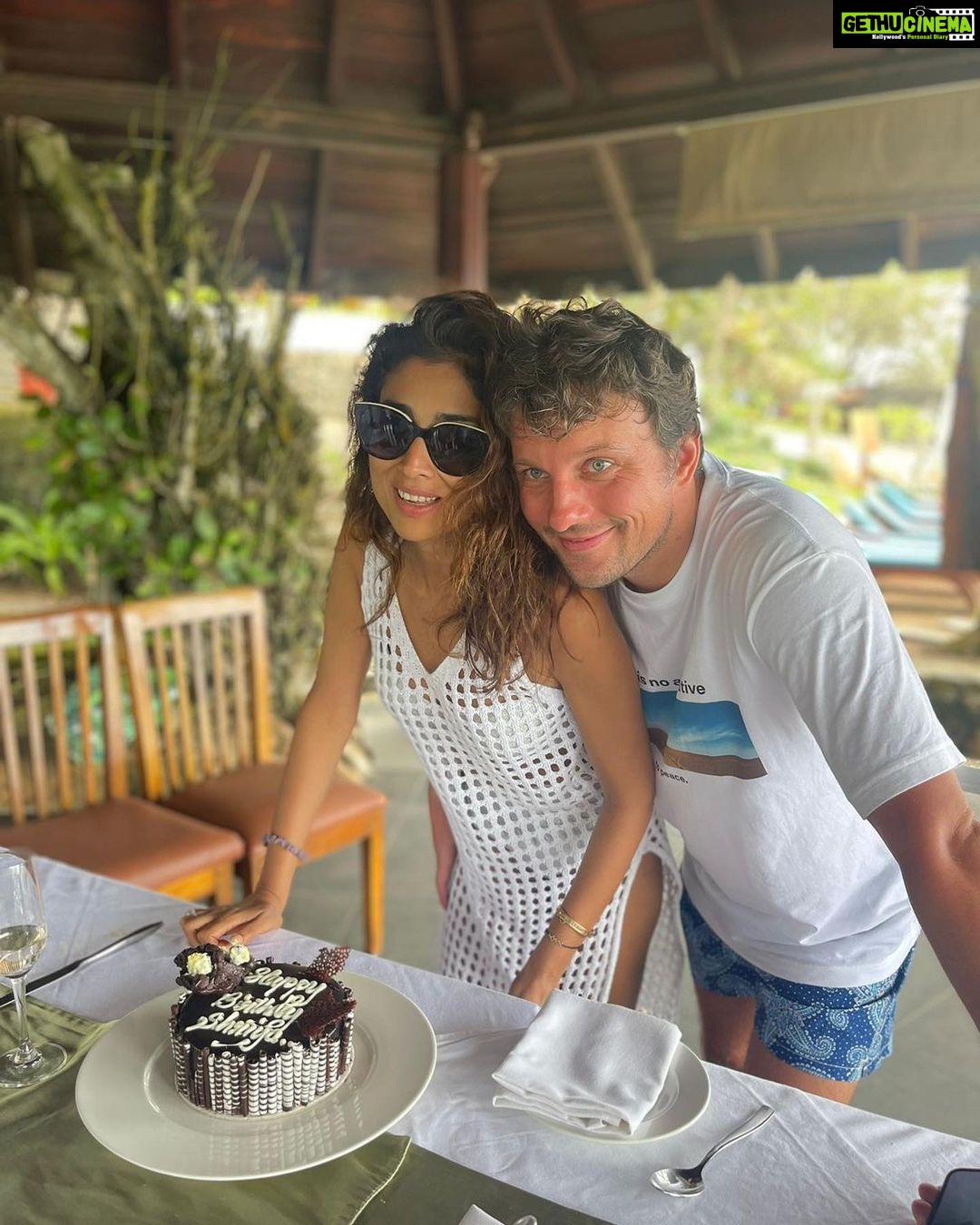 Shriya Saran Instagram - Thank you for an amazing birthday @niraamayawellnessretreats @gtholidays.in Memories made for life