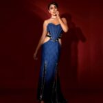 Shriya Saran Instagram - @falgunishanepeacockindia Styled by @sukritigrover Photographer @akshay_26 Make up @sakpalnilesh267 Hair @sankpalsavita