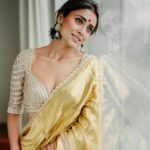 Shriya Saran Instagram - Shot by @deepak_vijay_photography For @vrk_heritage store launch Blouse @sithara_kudige Saree @vrk_heritage