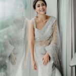 Shriya Saran Instagram - Love simplicity of this gorgeous saree . Shot by @deepak_vijay_photography Make up @makeupbymahendra7 For @prideindiaawards Wearing one of my fav @jayantireddylabel