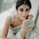 Shriya Saran Instagram - Wearing @jayantireddylabel for @prideindiaawards Make up @makeupbymahendra7 Shot by amazing @deepak_vijay_photography Love this stunning saree. Light easy to wear and very sexy !!!