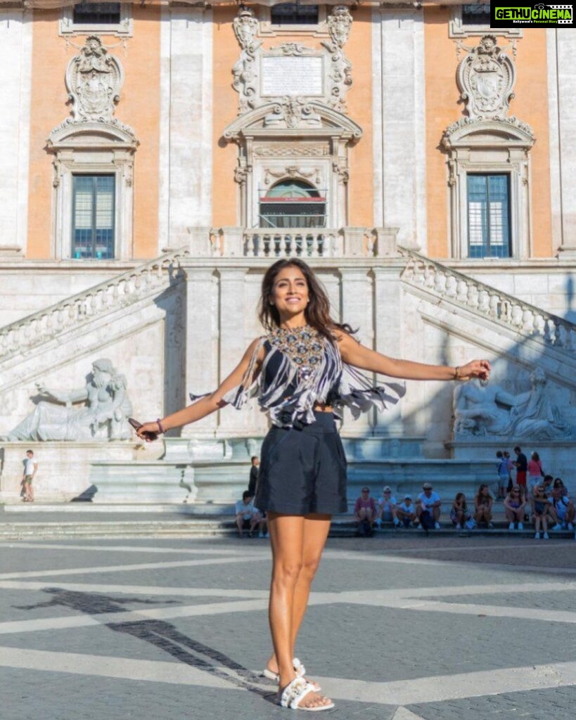 Shriya Saran Instagram - Wearing @payalsinghal in Rome Thank you @gtholidays.in for an amazing trip . You are perfect planners