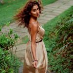 Shriya Saran Instagram – @shriya_saran1109 ❤️
📸 @nithinparameswarpl @kalyanaramensweddings
Styling @revathyjayanbabu
Crew @aanand_lal @akhil.gp @amal_jyothi_ @dop_manu_mampally