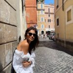 Shriya Saran Instagram - Just like that in Rome , Thank you @gtholidays.in for an amazing holiday . You guys are amazing …. Every thing done so perfectly .!!!!! Spoiled me for life