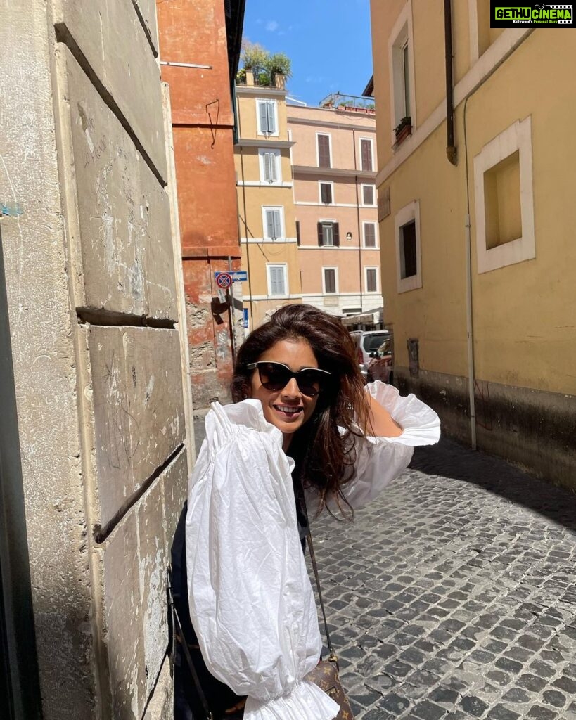 Shriya Saran Instagram - Just like that in Rome , Thank you @gtholidays.in for an amazing holiday . You guys are amazing …. Every thing done so perfectly .!!!!! Spoiled me for life