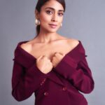 Shriya Saran Instagram - Outfit: @premyabymanishii Jewellery: @e3kjewelry @ishhaara @ascend.rohank Styled by: @sukritigrover Styling Team: @vanigupta.23 @jivikasetpal Styling Intern: @mahek_gada Photographer : @akshay_26 Make up @makeupbymahendra7 This was such a last min look . Thank you @sukritigrover for helping me with this outfit for @middayindia event. . On a rainy Saturday morning poor @vanigupta.23 managed to get this outfit fixed for me …. Thank you to the entire team for being there for me .