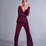 Shriya Saran Instagram - Outfit: @premyabymanishii Jewellery: @e3kjewelry @ishhaara @ascend.rohank Styled by: @sukritigrover Styling Team: @vanigupta.23 @jivikasetpal Styling Intern: @mahek_gada Photographer : @akshay_26 Make up @makeupbymahendra7 This was such a last min look . Thank you @sukritigrover for helping me with this outfit for @middayindia event. . On a rainy Saturday morning poor @vanigupta.23 managed to get this outfit fixed for me …. Thank you to the entire team for being there for me .