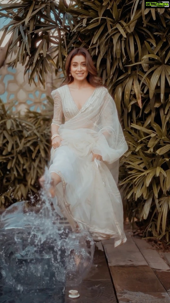 Shriya Saran Instagram - Just because I love shooting and this was a fun shoot and we shot this in Banglore and I’m in Banglore for a day . Wearing @sithara_kudige @makeupbymahendra7 Hair @priyanka_sherkar1 Shot by amazing @deepak_vijay_photography