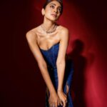 Shriya Saran Instagram - @falgunishanepeacockindia Styled by @sukritigrover Photographer @akshay_26 Make up @sakpalnilesh267 Hair @sankpalsavita