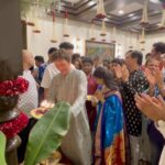 Shriya Saran Instagram - Thank you @mieknathshinde ji for inviting us for Ganapathi puja . Grateful , blessed . @andreikoscheev Photo courtesy @snehzala @vrk_heritage @sithara_kudige @payalsinghal