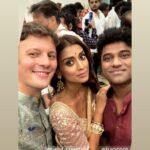 Shriya Saran Instagram - Thank you @mieknathshinde ji for inviting us for Ganapathi puja . Grateful , blessed . @andreikoscheev Photo courtesy @snehzala @vrk_heritage @sithara_kudige @payalsinghal