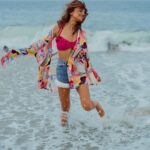 Shriya Saran Instagram – Ocean makes me happy 
@niraamayawellnessretreats 
@gtholidays.in 
@nithinparameswarpl 
@payalsinghal