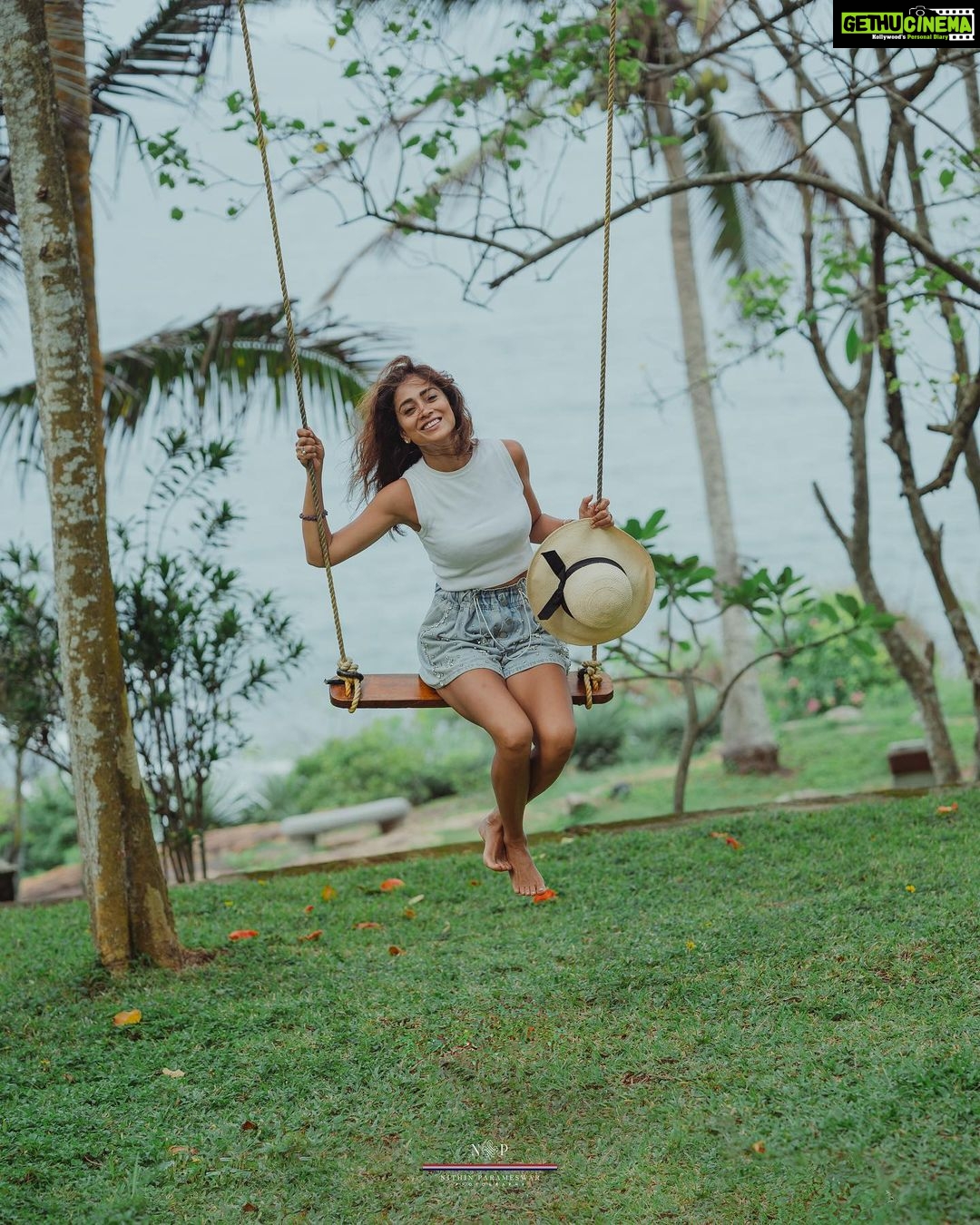 Shriya Saran Instagram - Happiness @niraamayawellnessretreats @gtholidays.in @nithinparameswarpl