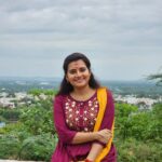 Shruthi Raj Instagram - VETRIVEL MURUGANUKKU AROGARA🙏🙏🙏 Tiruttani Murugan Temple