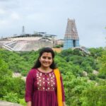 Shruthi Raj Instagram - VETRIVEL MURUGANUKKU AROGARA🙏🙏🙏 Tiruttani Murugan Temple