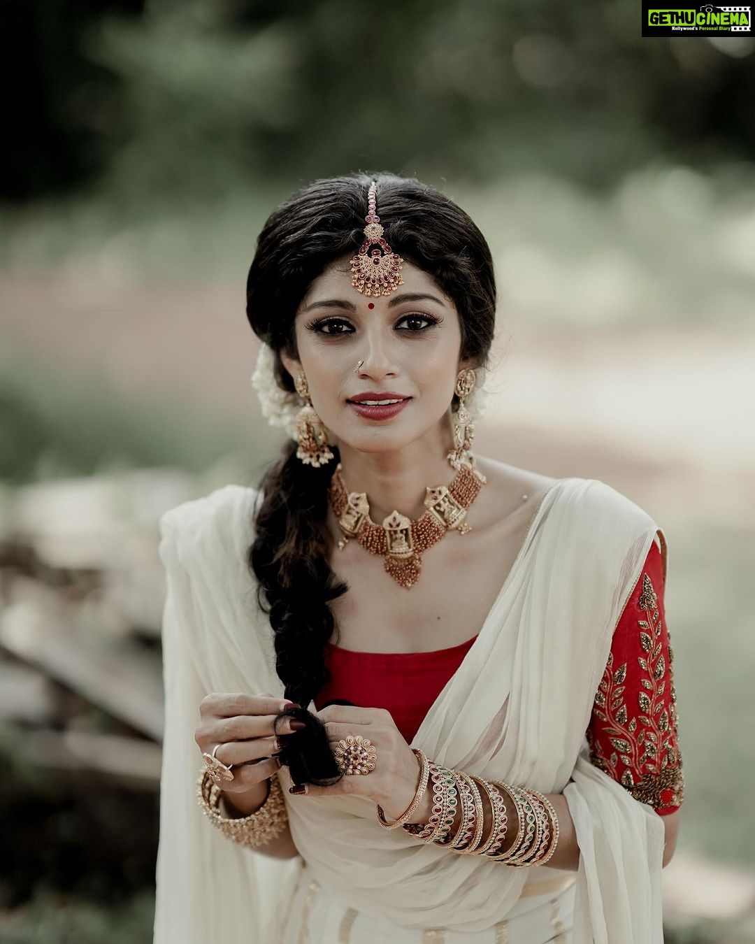 Shruthi Rajanikanth Instagram - Onam 🥰😘 📸 @athuldev._ Mua @nobles_makeover Costume @elize_designs Ornament @alameen_fashion_jewels Styled @styledbysavu Colouring @the_______survivor Hill Palace Museum