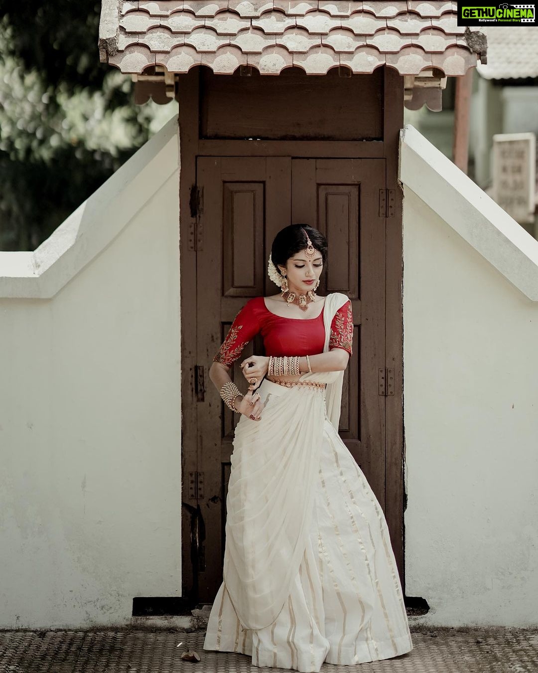 Shruthi Rajanikanth Instagram - Onam 🥰😘 📸 @athuldev._ Mua @nobles_makeover Costume @elize_designs Ornament @alameen_fashion_jewels Styled @styledbysavu Colouring @the_______survivor Hill Palace Museum