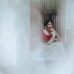 Shruthi Rajanikanth Instagram - Happy and prosperous onam to all 🌾🌻🌱 📸 @athuldev._ Mua @nobles_makeover Ornaments @adorebypriyanka Styled by @styledbysavu Colouring @the_______survivor Hill Palace Museum