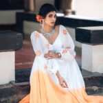 Shruthi Rajanikanth Instagram - 🌻🌻 📸 @picstory_josecharles Mua @ftvsalon.mgroad.kochi @makeupartist_preetkaur Costume @rohinis.designs Ornaments @parakkat_jewels Ernakulam district