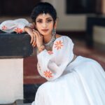 Shruthi Rajanikanth Instagram - 🌻🌻 📸 @picstory_josecharles Mua @ftvsalon.mgroad.kochi @makeupartist_preetkaur Costume @rohinis.designs Ornaments @parakkat_jewels Ernakulam district