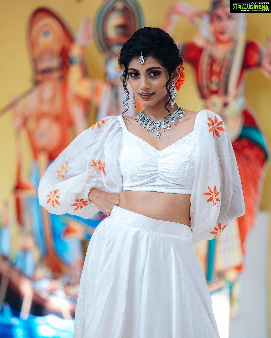 Shruthi Rajanikanth Instagram - Onam vibes 😍🥰🌻🧿 📸 @picstory_josecharles Mua @makeupartist_preetkaur Costume @rohinis.designs Ornaments @parakkat_jewels FTV Salon MG Road Kochi