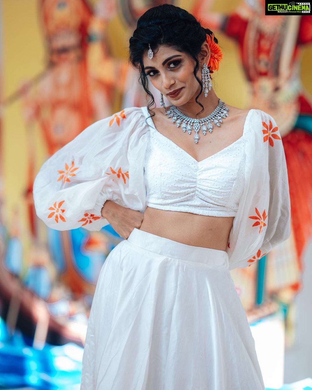 Shruthi Rajanikanth Instagram - Onam vibes 😍🥰🌻🧿 📸 @picstory_josecharles Mua @makeupartist_preetkaur Costume @rohinis.designs Ornaments @parakkat_jewels FTV Salon MG Road Kochi