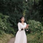 Shruthi Rajanikanth Instagram - Savan ka paaani 🖤🤍 📸 @premshaz Costume @elize_designs Mua @nobles_makeover Styled @styledbysavu Ornaments @alameen_fashion_jewels #dance #hindi #love #onam #trending Maneed