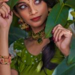 Shruthi Rajanikanth Instagram - அவனோடு பேசும் போது 💗 📸 @nomadic_frames @_sree_hari_ds_ Costume @snazzy_fashion_design Mua @nbmakeovers_ Ornaments @mayoorajewelerydesigns Fort Kochi