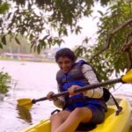 Shruthi Rajanikanth Instagram - Best relaxation 💕🚤 @_shades_of_blue_thekayak Alappuzha