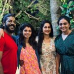 Shruthi Rajanikanth Instagram - Family 🫰🏼❤️😍 @aswathysreekanth @arjunsomasekhar @iamtessajoseph @s.psreekumar @sadhikasureshmenon 📸 @styledbysavu Kochi Riverside Homestay