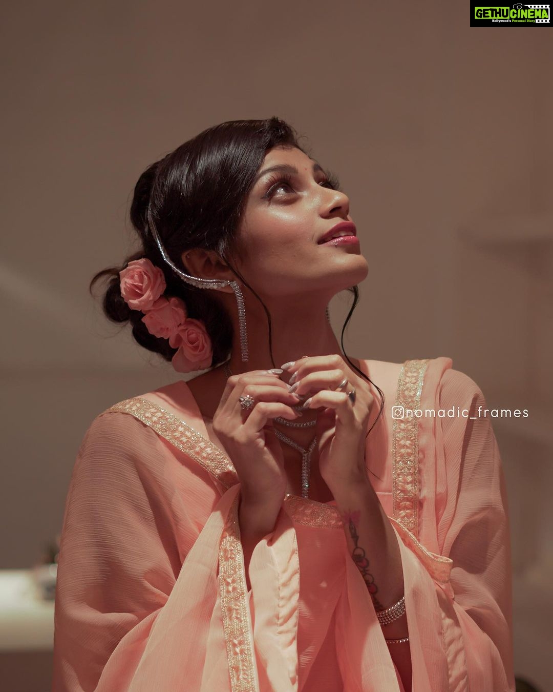 Shruthi Rajanikanth Instagram - In the end its just you and your thoughts alone ✨✨🍂 📸 @nomadic_frames @_sree_hari_ds_ mua @arun_pra.kash dress @laagire Kakkanad, India