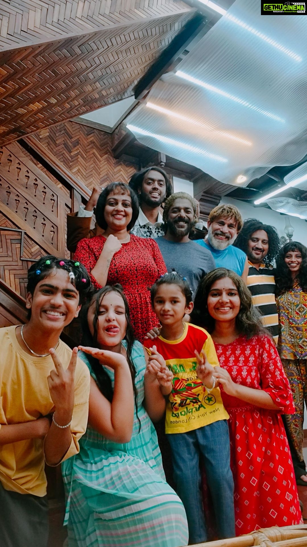 Shruthi Rajanikanth Instagram - Guys don’t forget to check out today’s episode 😍 Today @ 6pm @flowersonair ❤️ @aswathysreekanth @rafidq @arjunsomasekhar @amal_rajdev @raihu__shemi @raihu__raihu @shaha_raihu @aryan_kashiofficial @sadhikasureshmenon Thiruvankulam