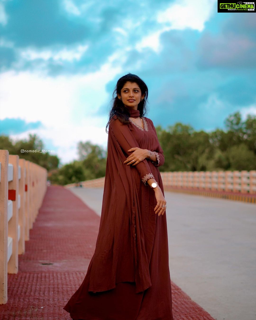 Shruthi Rajanikanth Instagram - Perfect weather 🍁🍂 costume @mihaara 📸 @nomadic_frames Kakkanad, India