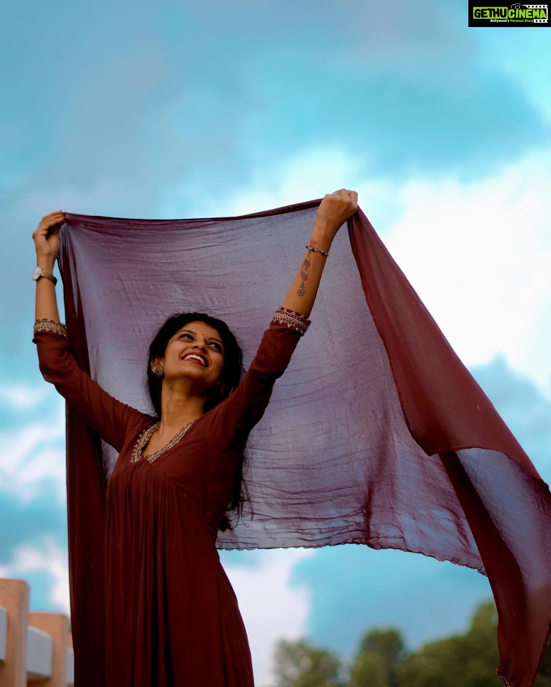 Shruthi Rajanikanth Instagram - Perfect weather 🍁🍂 costume @mihaara 📸 @nomadic_frames Kakkanad, India