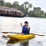 Shruthi Rajanikanth Instagram - Row row row your 🚤🤩🤩🚤 thank you @_shades_of_blue_thekayak 📸 @njn_koku 😘 Alappuzha