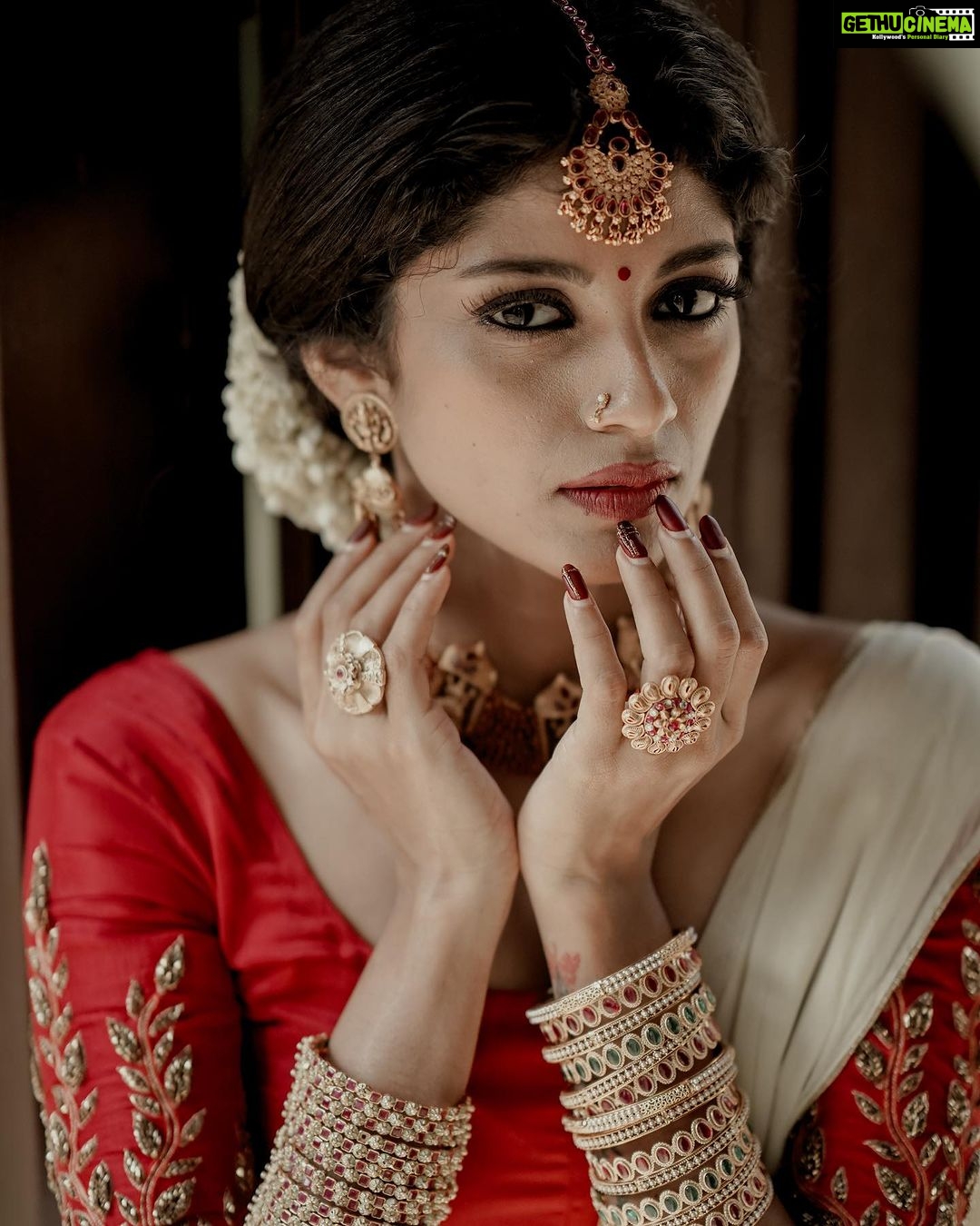 Shruthi Rajanikanth Instagram - Onam 🥰😘 📸 @athuldev._ Mua @nobles_makeover Costume @elize_designs Ornament @alameen_fashion_jewels Styled @styledbysavu Colouring @the_______survivor Hill Palace Museum