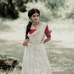 Shruthi Rajanikanth Instagram - Happy and prosperous onam to all 🌾🌻🌱 📸 @athuldev._ Mua @nobles_makeover Ornaments @adorebypriyanka Styled by @styledbysavu Colouring @the_______survivor Hill Palace Museum