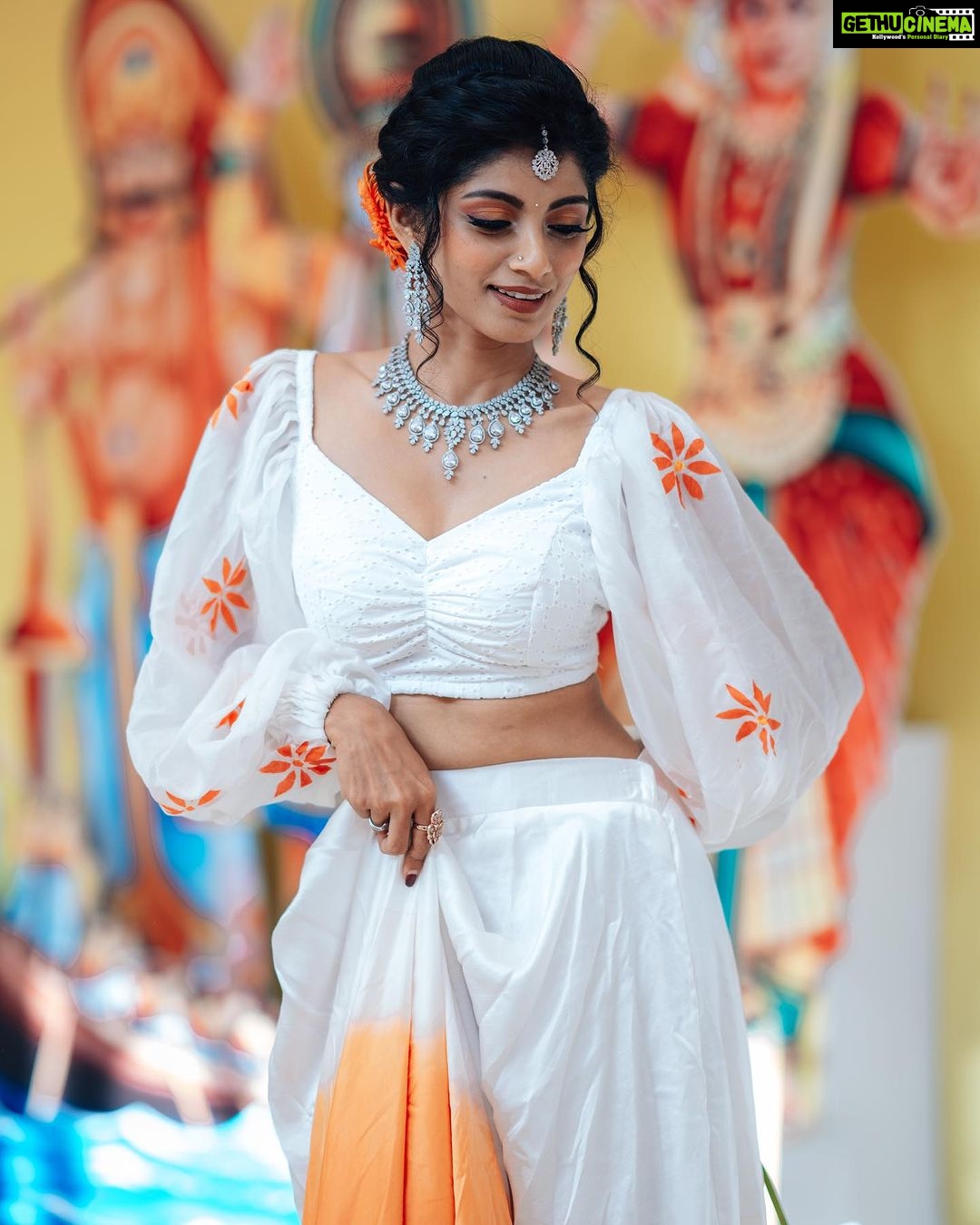 Shruthi Rajanikanth Instagram - Onam vibes 😍🥰🌻🧿 📸 @picstory_josecharles Mua @makeupartist_preetkaur Costume @rohinis.designs Ornaments @parakkat_jewels FTV Salon MG Road Kochi