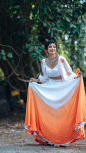 Shruthi Rajanikanth Instagram - Wait till end 😍🫰🏼 Mua @makeupartist_preetkaur Costume @rohinis.designs Ornaments @parakkat_jewels FTV Salon MG Road Kochi
