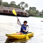Shruthi Rajanikanth Instagram - Row row row your 🚤🤩🤩🚤 thank you @_shades_of_blue_thekayak 📸 @njn_koku 😘 Alappuzha