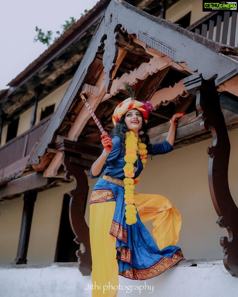 Shruthi Rajanikanth Instagram - 🦋💫 📸 @___jithi___ Mua @magnificentmakeupstudio Ambalappuzha Sri Krishna Temple