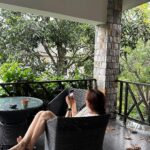 Shruti Sodhi Instagram - बरसात की एक शाम, इन सुकून भरे लम्हों के नाम 🌧️ ❤️#shrutisodhi #travel #rainyday #meditative #nature Jim Corbett