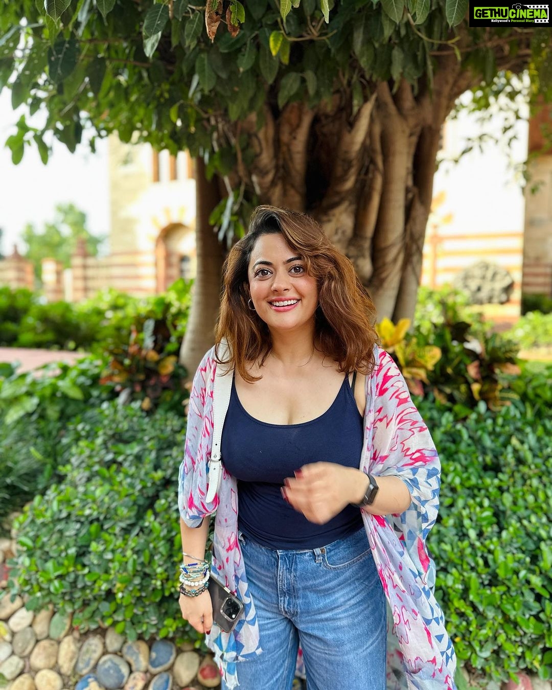 Shruti Sodhi Instagram - An over excited human was spotted doing dilli darshan and getting clicked on the city roads😅💖🤠#shrutisodhi #delhi